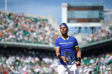 El único español que se cuela entre los diez primeros del ranking no juega al fútbol. El tenista Rafa Nadal no tiene comparación con ningún otro deportista en España. Lleva nueve títulos de Roland Garros y en estos momentos se encuentra luchando por el dé