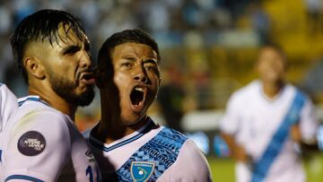 AMDEP9145. CIUDAD DE GUATEMALA (GUATEMALA), 07/09/2023.- Pedro Altán (d) de Guatemala celebra su gol hoy, en un partido de la Liga de Naciones de la Concacaf entre Guatemala y El Salvador en el estadio Doroteo Gamuch Flores en la Ciudad de Guatemala (Guatemala). EFE/ Esteban Biba
