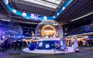 El estadio Santiago Bernabéu acoge la 'Mavidad Bernabeu'. Un envento para toda la familia en el que se puede disfrutar de un buen plan en estas fechas navideñas. En la imagen 'La Plaza de los Sueños'.