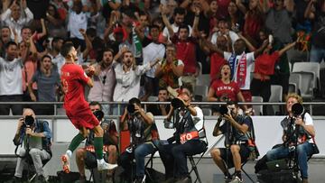 Andr&eacute; Silva celebra su gol ante Italia. 