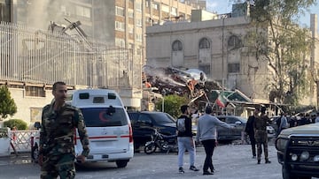 Smoke rises after what the Iranian media said was an Israeli strike on a building close to the Iranian embassy in Damascus, Syria April 1, 2024. REUTERS/Firas Makdesi