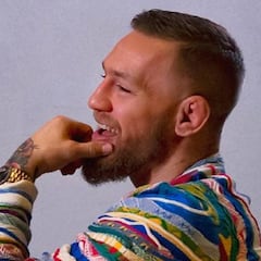 McGregor entrena sus golpes junto a su padre y su hijo de 18 meses