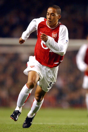 Habilidoso extremo que debutó en 2003, compartiendo generación con Fàbregas. Las lesiones le impidieron triunfar en el Arsenal, pero dejó destellos de calidad antes de probar suerte en otros clubes en Inglaterra y en la MLS. Una joya que no pudo brillar.