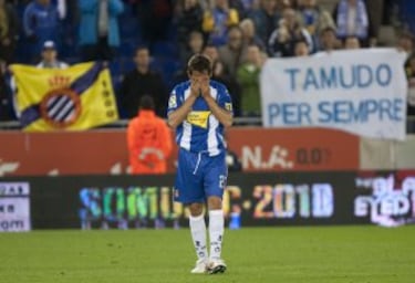 Despedida, 8 mayo 2010, Espanyol-Osasuna: Juega sus ltimos minutos y al final del partido es manteado por sus compa?eros.