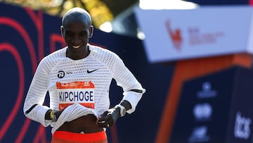 NEW YORK, NEW YORK - NOVEMBER 02: Eliud Kipchoge of Kenya crosses the finish line of the Professional Men�s Open Division during the 2025 TCS New York City Marathon on November 02, 2025 in New York City. Ishika Samant/Getty Images/AFP (Photo by Ishika Samant / GETTY IMAGES NORTH AMERICA / Getty Images via AFP)
