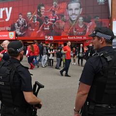 La policía teme al título del Liverpool