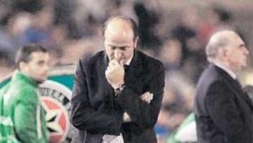 <b>ÚLTIMA OPORTUNIDAD. </b>Lotina podrá seguir en el banquillo perico.