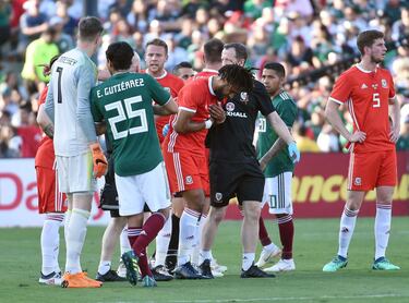 Gales exhibe rotaciones de Osorio a 20 días del debut