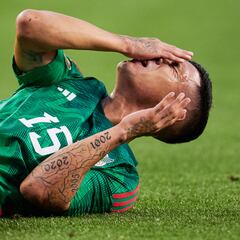 Uriel Antuna recibe dura patada de jugador de Jamaica y no fue expulsado