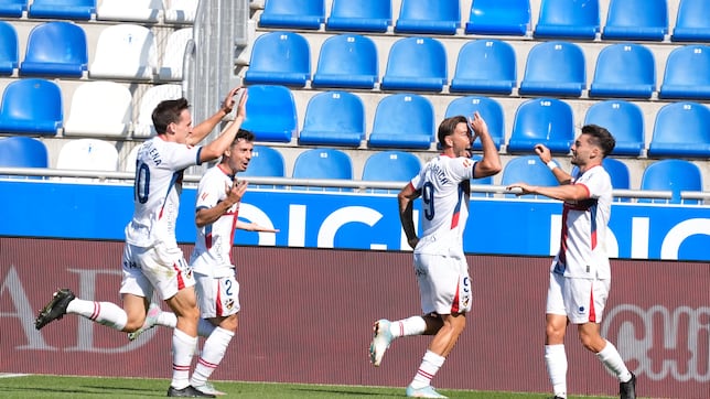 Sergi Enrich impone su ley en Mendizorroza