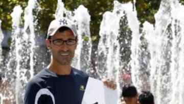 <b>ATLETA DIEZ. </b>Bragado posa en Sant Adriá del Besós, antes de irse a Daegu, con el diez de sus Mundiales.