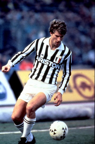 El jugador danés llegó al equipo de Turín en 1985 tras dos temporadas en el Lazio. Coincidió con grandes jugadores como Michel Platini, Paolo Rossi y Zbigniew Boniek.