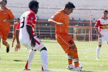 Surgió de las divisiones inferiores de San Felipe y logró el ascenso con ese club en 2009. Además ganó la Copa Chile. En 2010 perdió regularidad con Ivo Basay.