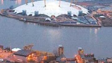 <b>EN EL ITINERARIO. </b>La comisión visita hoy el Millennium Dome, una de las pocas instalaciones construidas.