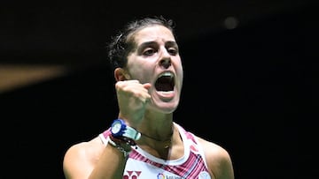 La jugadora española Carolina Marin celebra un punto durante su partido ante Akane Yamaguchi en los Mundiales de Bádminton.