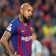 Vidal anota y asiste, pero el Betis golpea al Barcelona