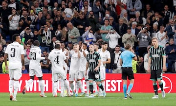 Carl Starfelt, con el Celtic de Glasgow ante el Real Madrid en el Santiago Bernabéu. 