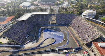 En noviembre de 1993 se instalan cuatro gradas temporales en la curva peraltada del Autódromo, para presentar el show de la nueva gira de Madonna, fue tan grande el éxito de este evento y los posteriores que se decidió construir el Foro Sol, en la actualidad cuenta con dos gradas permanentes con una capacidad de 37500 personas. Además de usos múltiples durante 14 temporadas fue utilizado como campo de Béisbol. En la actualidad esta considerado como la mejor ubicación para disfrutar del Gran Premio de México