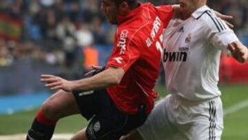 <b>SESIÓN DE RECUPERACIÓN.</b> La plantilla del Real Madrid regresó hoy al trabajo tras la victoria de ayer ante Osasuna (3-1) en una sesión de recuperación para el grupo, que contó con varias ausencias, como las de los lesionados Guti, Parejo y Dudek, a los que se unió Cannavaro, que tampoco saltó al césped, mientras que otros como Gago, Heinze y Sneijder se retiraron pronto para trabajar en el gimnasio.