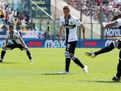 Bruno Alves, de falta en el 87', frustró a Samu Castillejo y el Milan