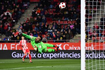 Gol 1-1 Antonio Adan  no puede parar el disparo del Choco Lozano 