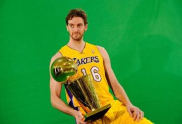 Pau lleg a Los Angeles Lakers en 2008. Con el conjunto angelino gan dos anillos de la NBA, el 2009 y 2010.