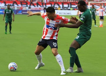 El equipo dominó el partido. Hizo tres goles y Viera atajó un penal.