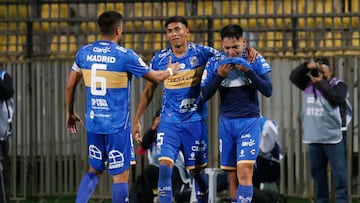 Futbol, Everton vs Union La Calera.
Fecha 5, fase de grupos, Copa Chile 2025.
El jugador de Everton Joan Cruz, derecha, celebra con sus companeros tras marcar un gol contra Union La Calera durante un partido del grupo D de la Copa Chile disputado en el estadio Sausalito de Vina del Mar, Chile.
04/04/2025
Sebastian Cisternas/Photosport
Football, Everton vs Union La Calera.
5th turn, group phase, 2025 Copa Chile Championship.
Everton’s player Joan Cruz, right, celebrates with teammates scoring against Union La Calera during a group D match of the Copa Chile Championship at the Sausalito stadium in Vina del Mar, Chile.
04/04/2025
Sebastian Cisternas/Photosport