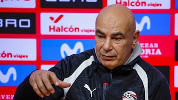El seleccionador de fútbol de Egipto, Hossam Hassan, durante la rueda de prensa ofrecida este lunes, en la víspera del partido amistoso ante España.