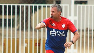 “Siempre se supo adaptar a todo”: un viaje al duro recorrido del DT con el que sueña la U