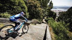 Así se desciende por 700 escalones en un minuto