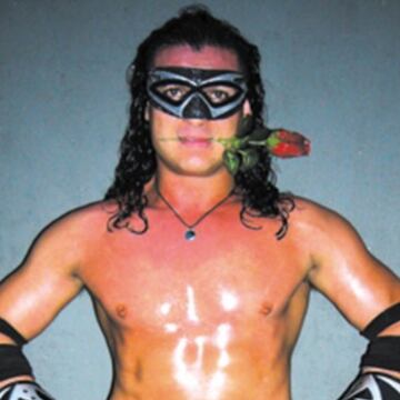 El Zorro y Charly Manson habían entrado en una fuerte rivalidad que va desde la disputa de campeonatos, hasta la apuesta de cabelleras en Triplemanía 14, cuando el integrante de ‘La Secta’ salió con la victoria.