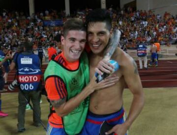 El conjunto ché celebró el pase a la fase de grupos de Champions. De Paul y Enzo Pérez.