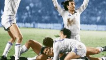 Remontada contra el B. Moenchengladbach (4-0). Valdano, Gallego, Cholo, Santillana y Butragueño, de espaldas.