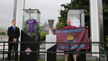 A fan of West Ham United poses next to the Conference League Trophy that is displayed in front the Prague Castle on the eve of the UEFA Europa Conference League 2022/23 final match between ACF Fiorentina and West Ham United FC on June 6, 2023 in Prague, Czech Republic. (Photo by STRINGER / AFP)