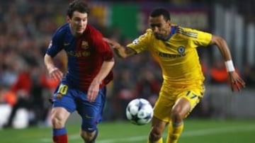 Después de este partido, el noruego Tom Henning no volvió a pitar en un partido en Europa; pues hubo una falta de Dani Alves sobre Malouda que era dentro del área, cinco minutos después un contacto de Abidal sobre Drogba. Ya en la recta final, Piqué también derribó a un rival sin que se señalara nada. La cereza en el pastel, fue una clara mano de Eto’o tras un disparo de Ballack, quien incluso correteó al silbante al término del cotejo.