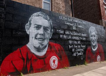 Ian St John and Roger Hunt, legends of the past.