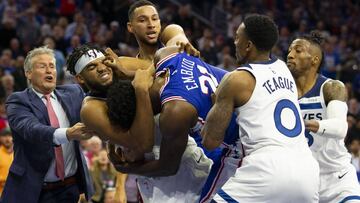 Pelea entre gigantes en el Sixers-Wolves