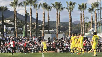 vienen con seguidores. Imagen de un partido jugado en Marbella Football Center entre el Feyenoord y el Brujas. Dos clubes que desplazan muchos aficionados.