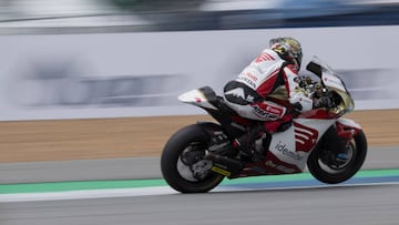 BURIRAM, THAILAND - OCTOBER 01: Somkiat Chantra of Thailand and Idemitsu Honda Team Asia heads down a straight during the MotoGP of Thailand - Qualifying at Chang International Circuit on October 01, 2022 in Buriram, Thailand. (Photo by Mirco Lazzari gp/Getty Images)