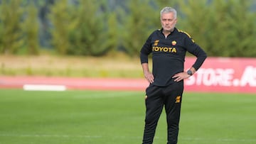 AS Roma coach Josè Mourinho during a training session at Estadio Municipal de Albufeira