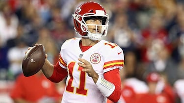 El nuevo quarterback de los Redskins llegó al equipo para disputar la temporada 2018, pero se fue de los Chiefs gracias a un atractivo contrato. Smith estará con Washington hasta 2023 y ganará $23 millones y medio por año ($13 millones 750 mil de ellos asegurados)