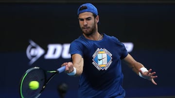 Khachanov entrena antes del comienzo de la ATP Cup.