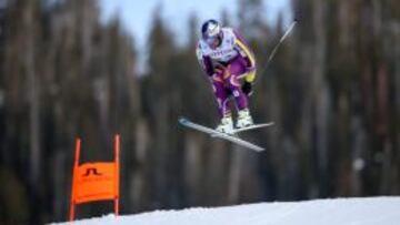 El noruego Aksel Lund Svindal realiza un recorrido de entrenamiento antes de que prueba fuese aplazada. 