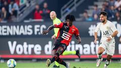 Eduardo Camavinga of Rennes and Juan Bernat of Paris Saint Germain during the Ligue 1 match between Stade Rennes and Paris Saint-Germain at Roazhon Park on August 17, 2019 in Rennes, France. (Photo by Vincent Michel/Icon Sport via Getty Images)
 PUBLICADA