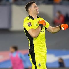 Dibu Martínez a Mbappé: “Siempre juegan con la cancha mojadita”