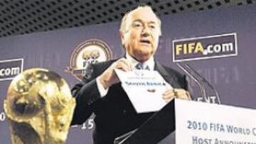 <b>EMBESTIDA. </b>El presidente de la FIFA ha cargado contra todos en un artículo en el Financial Times.