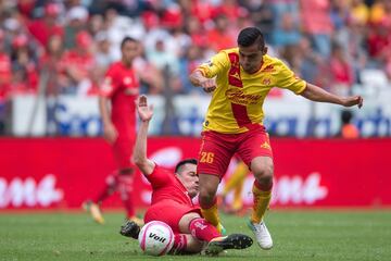 El medio de contención fue considerado por Roberto Hernández para arrancar el torneo como jugador titular, el mismo técnico lo envió a la banca con la esperanza de mejorar el funcionamiento del equipo.