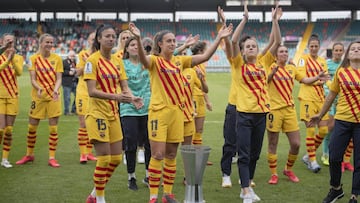 Jugadoras del Bar&ccedil;a celebran el t&iacute;tulo en la final de la Supercopa. 