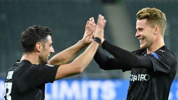 Stindl y El vedi celebran el 2-0 ante el Shakhtar.